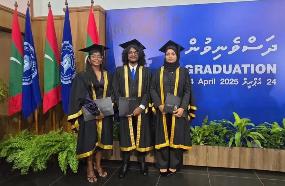 ކޮލެޖް އޮފް ފިޝަރީޒްގެ ފުރަތަމަ ބެޗު މެރިން ސައިންސް ޑިގްރީ ހާސިލްކޮށްފި