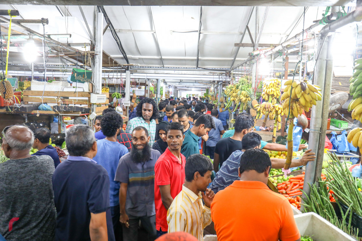 މާލޭ ބާޒާރުމަތިން ޤަަވާއިދާ ޚިލާފަށް އުޅެމުންދިޔަ ބިދޭސީންތަކެއް ހައްޔަރުކޮށްފި