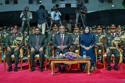 ދިވެހި ސިފައިންގެ އަހަރީ ދުވަހުގެ ރަސްމިއްޔާތުގައި ރައީސްގެ ދެކަނބަލުން ބައިވެރިވެ ވަޑައިގެންފި