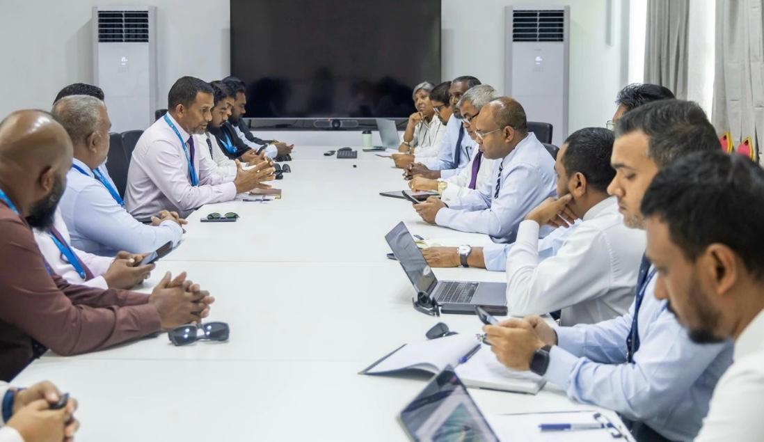 ގޮނޑުދޮށް ހިމާޔަތްކުރުމާ ގުޅޭގޮތުން ލ. އަތޮޅު ކައުންސިލުން ވަޒީރު ތޯރިގާ މަޝްވަރާ ކުރައްވައިފި