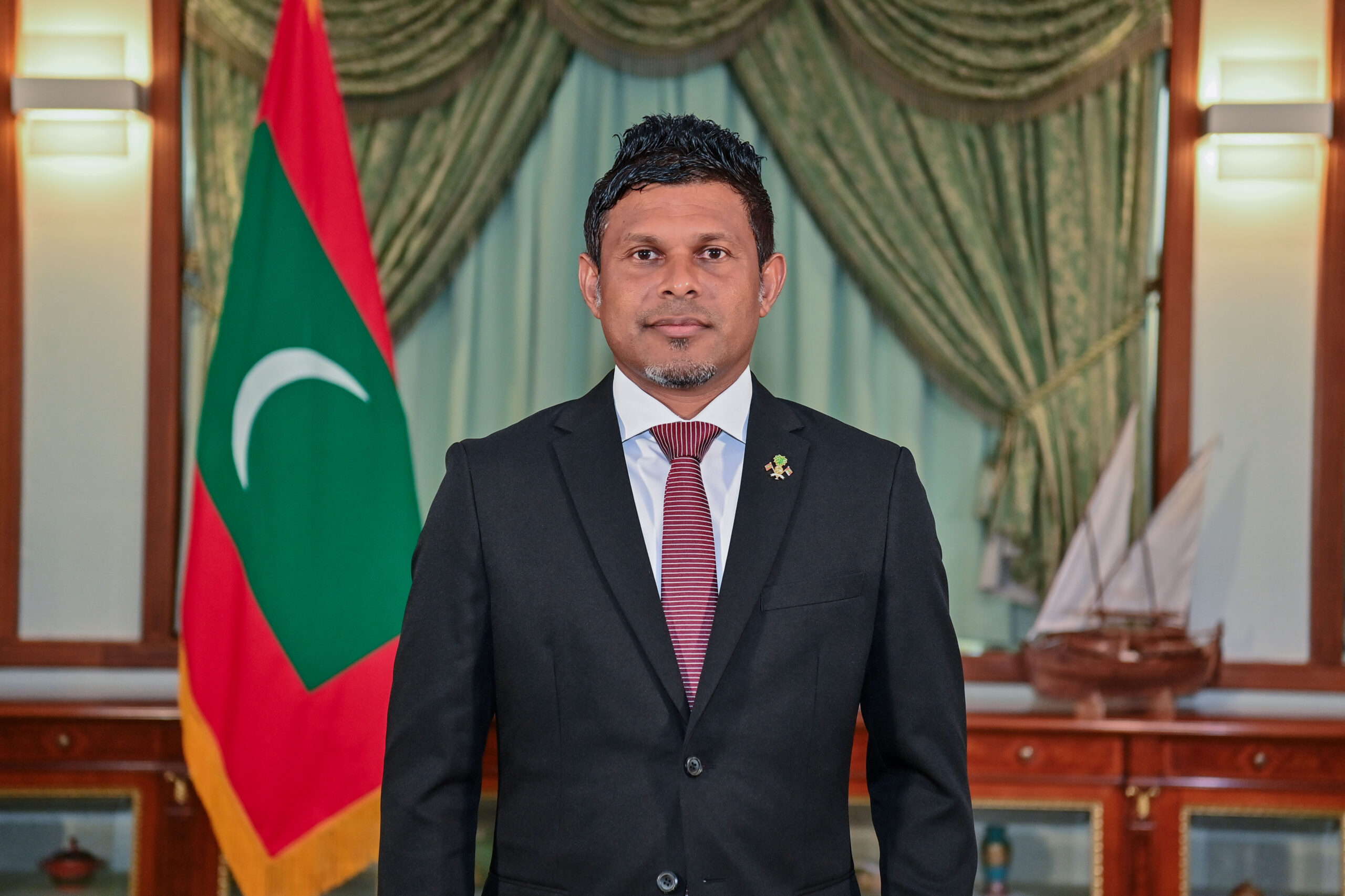 ނައިބުރައީސް، މިއަދު އޯލެވެލް އިމްތިހާނުގައި ބައިވެރިވި ހުރިހާ ދަރިވަރުންނަށް ކާމިޔާބަށް އެދިވަޑައިގެންފި