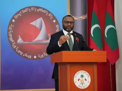 އިމާމުންނަކީ މަތީ ތަޢުލީމާއި ޒަމާނީ ތަމްރީނު ލިބިފައިވާ ބަޔަކަށް ހެދުމަކީ އަޒުމެއް: ވަޒީރު ޑރ. ޝަހީމް