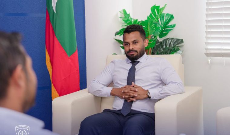 ޝަރީޢަތް ނިމެންދެން ޝަމްއާން ބަންދަށް!