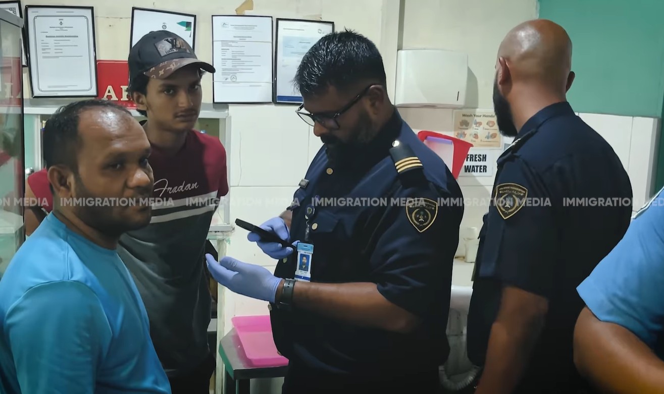 މާލޭގެ ކެފޭއެއް ބަލައިފާސްކޮށް 11 ބިދޭސީއަކު އިމިގްރޭޝަނުގެ ބެލުމުގެ ދަށަށް