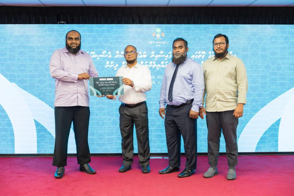 ޣައްޒާގެ ކުޑަކުދިންނަށް ހަދިޔާ ކުރާ 500،000 ރުފިޔާ އިސްރާ އެސޯސިއޭޝަނާ ހަވާލުކޮށްފި
