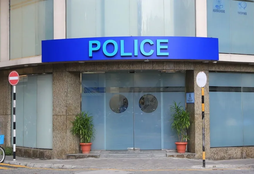 ތޫނުހަތިޔާރު ބޭނުންކޮށްގެން ކުޑަކުދިންތަކެއް ހިންގި މާރާމާރީއެއްގައި އެއްކުއްޖަކު ޒަހަމްވެއްޖެ