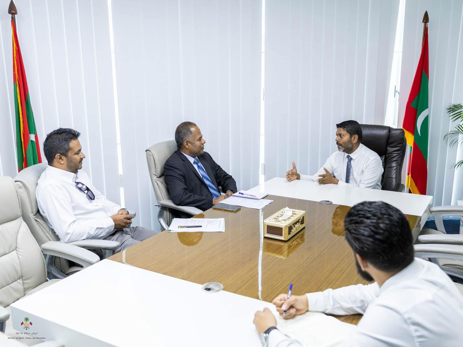 ރާއްޖެއާއި ލަންކާ އެއްހަމައެއްގައި ގިންތިކުރެވޭ ޓީޓީ އާއި ވޮލީގެ ޓްރެއިނިން ކޭމްޕުތައް ބޭއްވުމަށް މަޝްވަރާކޮށްފި