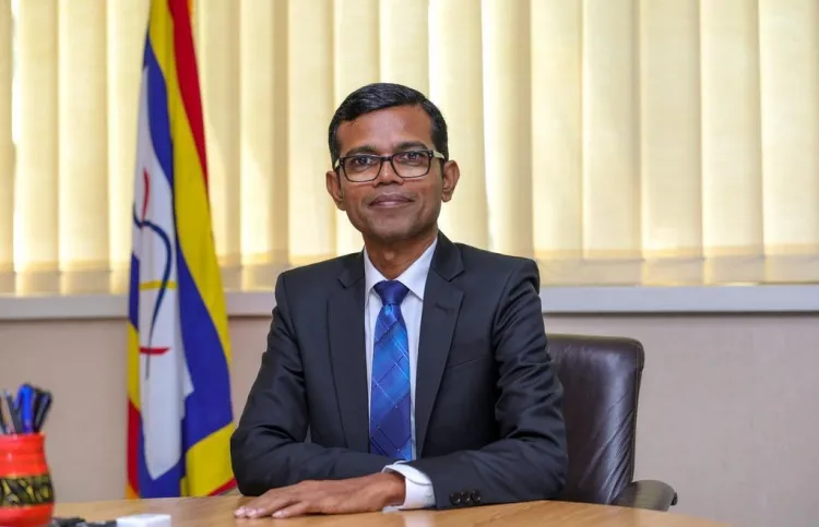 ސްޓެލްކޯ އިން، 2 ބިލު ގާތްގާތުގައި ފޮނުވި ސަބަބު ހާމަކުރައްވައިފި