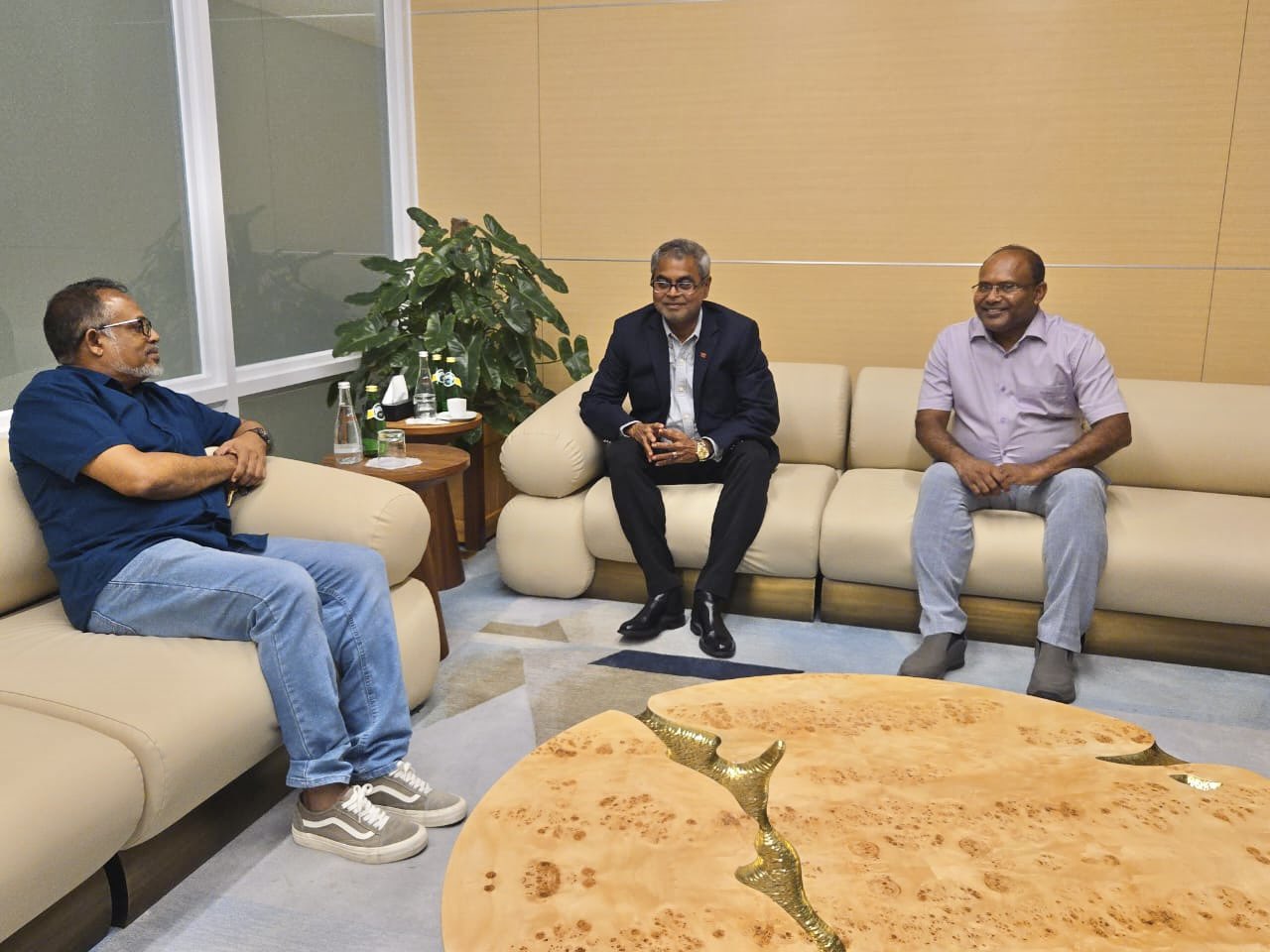ފަތުރުވެރިކަމުގެ ދާއިރާއިން ދުނިޔޭގައި ބާއްވާ އެންމެ ބޮޑު ފެއަރގައި ވަޒީރު ޠާރިޤު ބައިވެރިވެވަޑައިގަންނަވަނީ