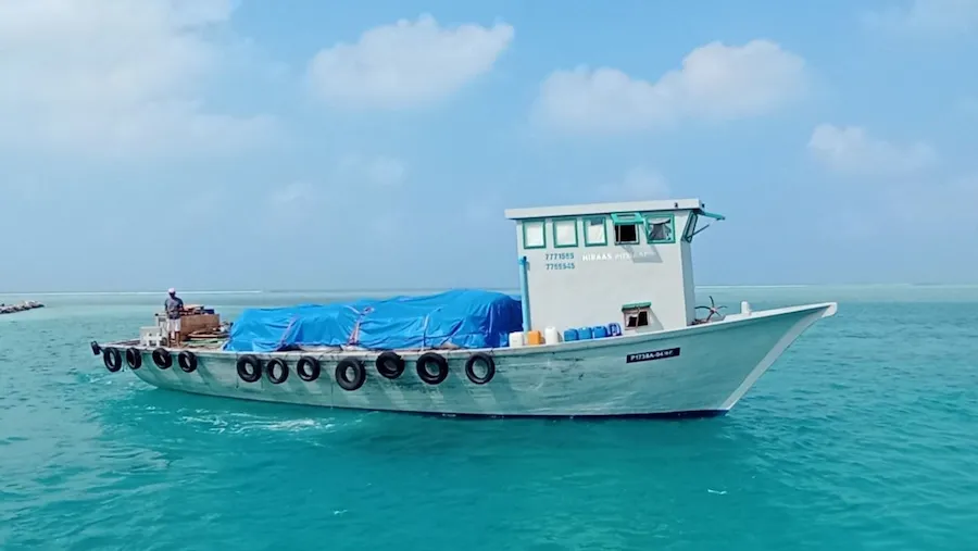ބަންޑުން ޖަހާލި ދޯންޏެއް އޮޔާ ދާތީ، އެސަރަހައްދުން ދަތުރުކުރާ ފަރާތްތަކުން ސަމާލުވުމަށް އެދެން: އެމްއެންޑީއެފް