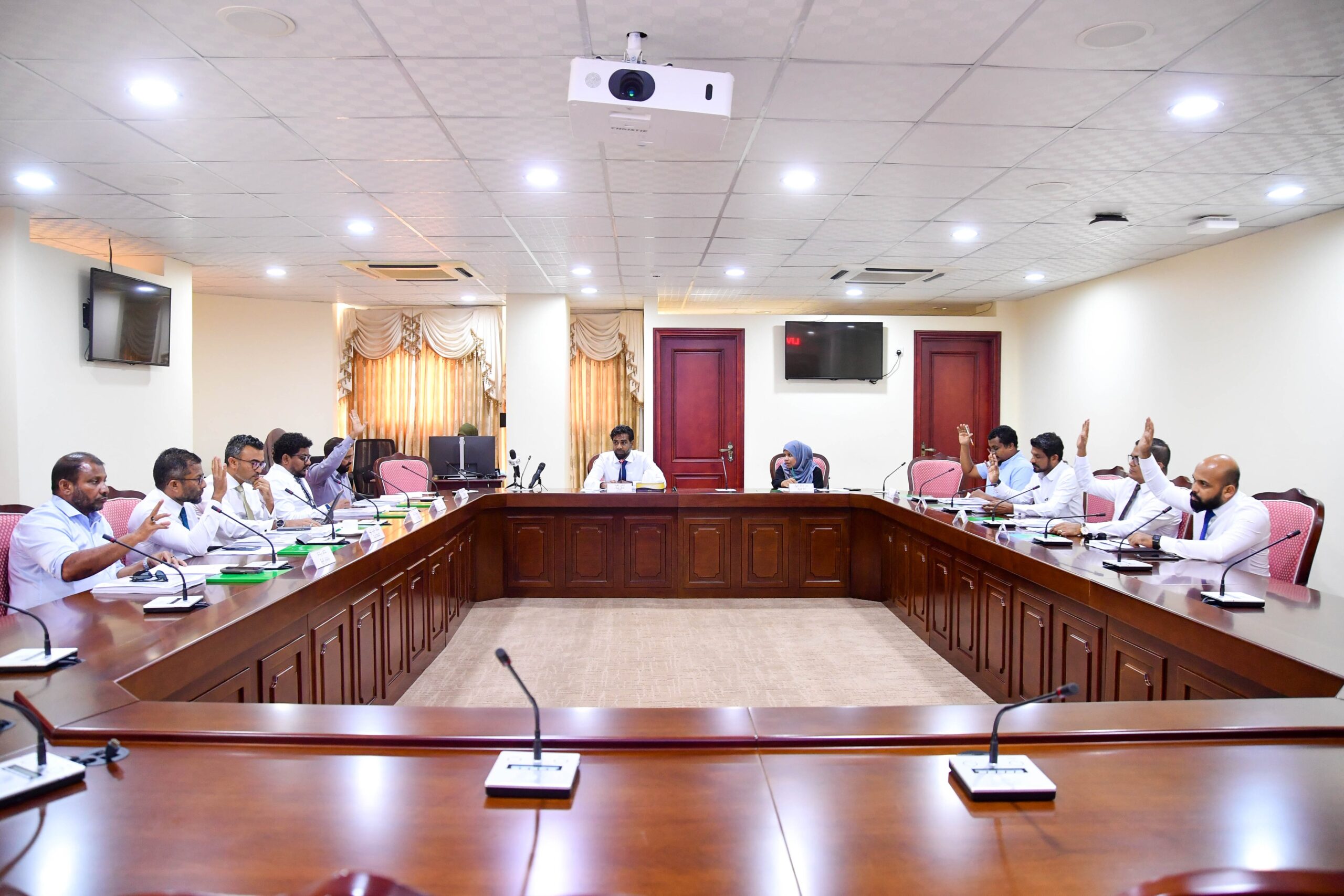 ސުޕްރީމް ކޯޓުގެ ފަނޑިޔާރުންގެ ޢަދަދު މަދުކުރަން ހުށަހެޅި އިސްލާހު ކޮމިޓީ އިން ފާސްކޮށްފި