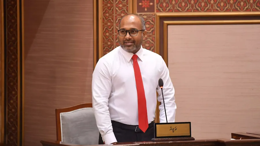 ވަޒީރު އިހުސާންގެ އިތުބާރު ނެތް ކަމަށް މަޖިލިހުން ފާސް ނުވި