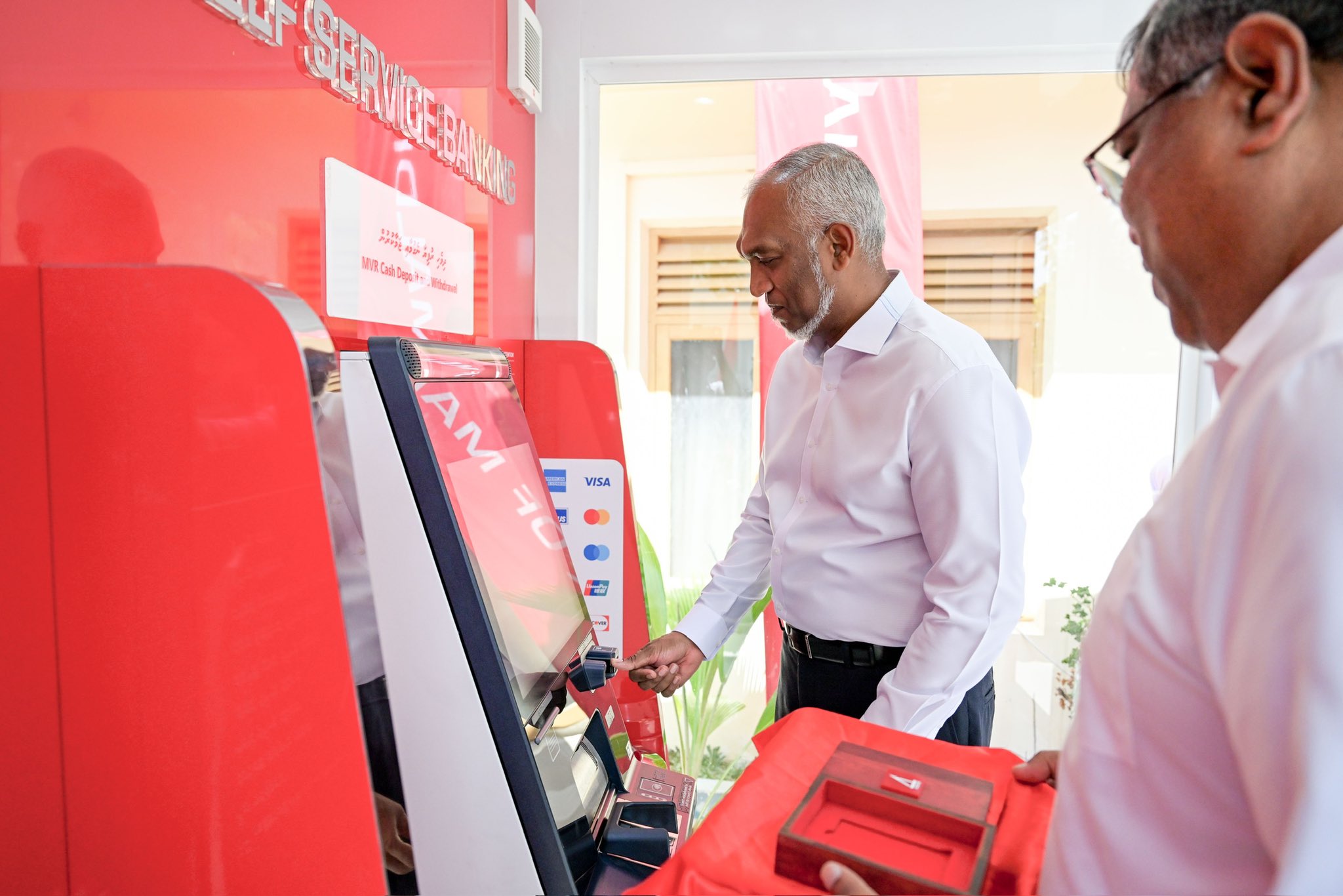 ރައީސް ޑރ މުޢިއްޒު، ރިނބުދޫގައި އޭޓީއެމްގެ ޚިދުމަތް ފައްޓަވައިދެއްވައިފި