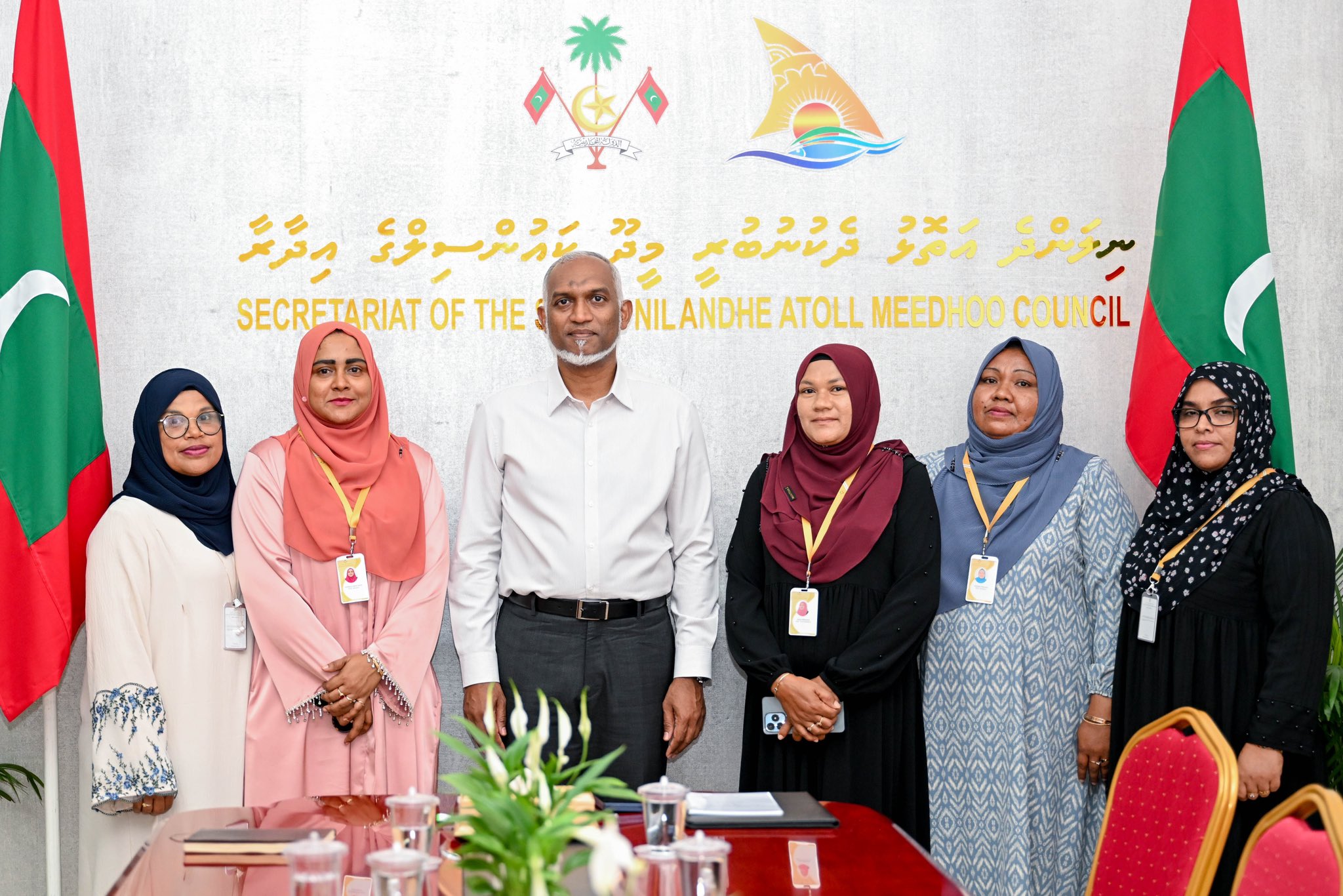 ރައީސް، މީދޫ ކައުންސިލާއި މުވައްސަސާތަކުގެ އިސްވެރިންނާ ބައްދަލުކުރައްވައި މަޝްވަރާ ކުރައްވައިފި