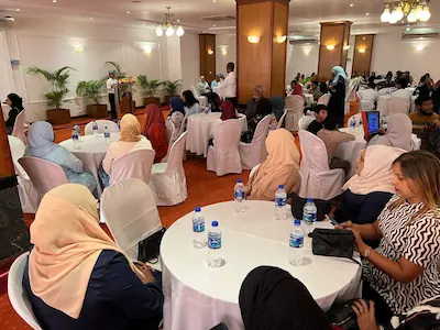 ލަންކާގައި ދިރިއުޅޭ ދިވެހިންނާ ފޮރިން މިނިސްޓަރު ބައްދަލު ކުރައްވައިފި