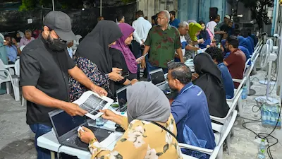 ރަމަޟާން މަހަށް ސަރުކާރުން ދޭ މަސްދަޅު ކޭސް ދޫކުރަން ފެށުމާއެކު, ދިގު ކިއު ލައިންތައް!