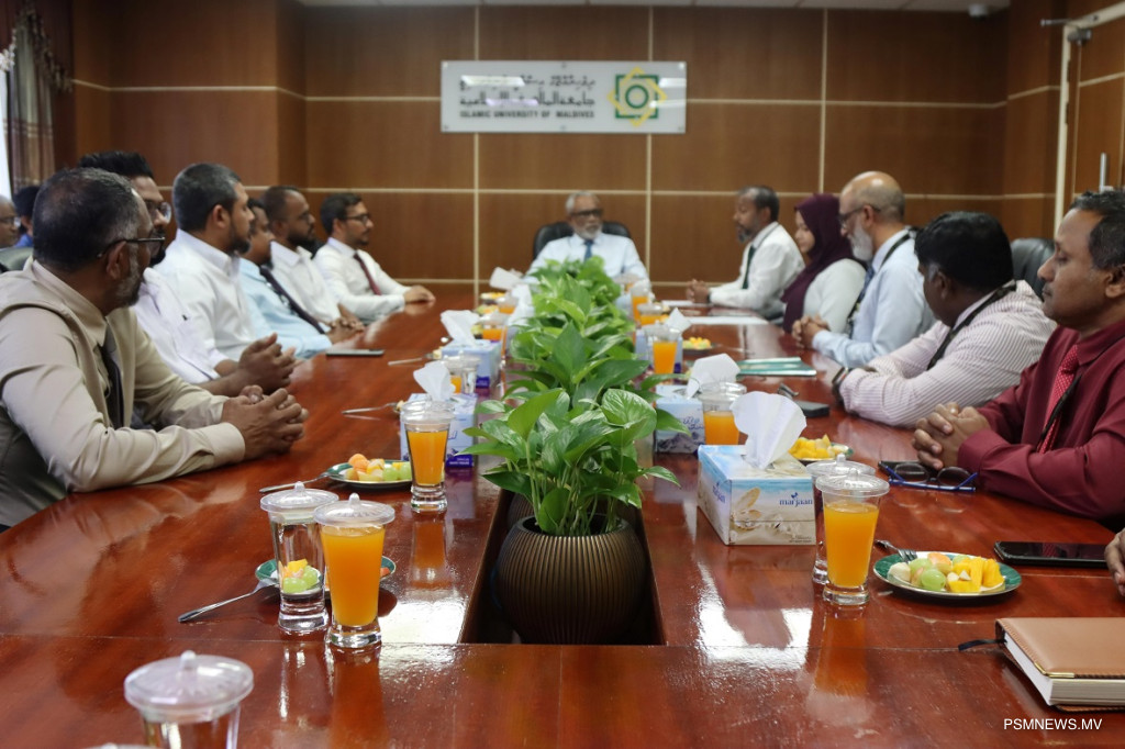 ނަމޫނާ މަޖިލީހަކަށް ހެދުމަށްޓަކައި ރައްޔިތުން މަޖިލީހުގެ މެމްބަރުން ޤާނޫނީ ދާއިރާއިން ތަމްރީނު ކުރަނީ