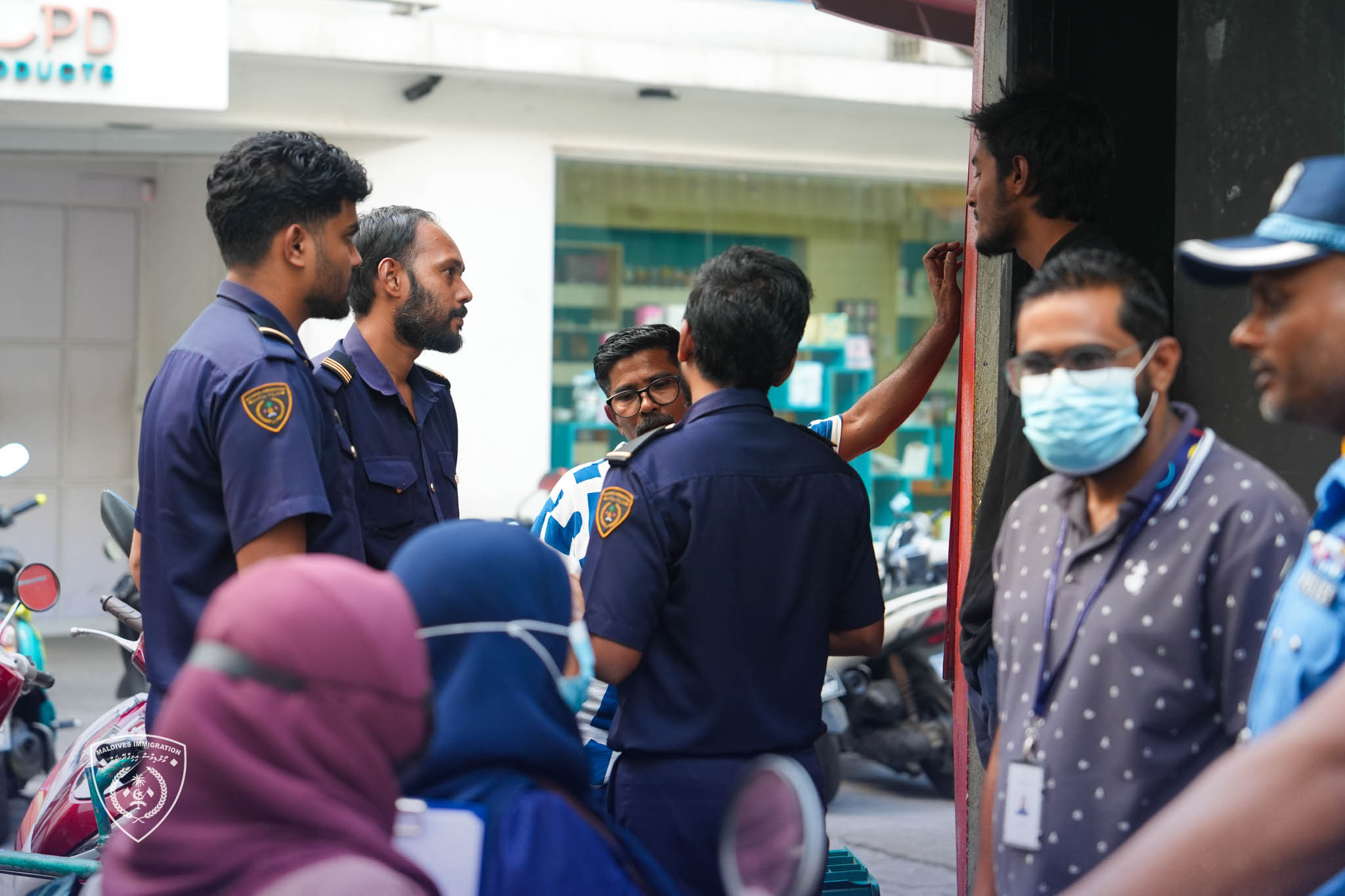 ހަތަރު ކެފޭއަކުން ވިސާނެތް 3 ބިދޭސީއަކު އިމިގްރޭޝަނުގެ ބެލުމުގެ ދަށަށް