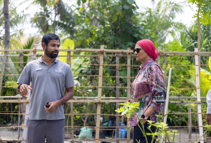 ވަޒީރު ޑރ. މަރްޔަމް މާރިޔާ އާއި ވުޒާރާގެ ޓީމެއް ކްރޮސްރޯޑްސްގެ ދަނޑުތަކަށް