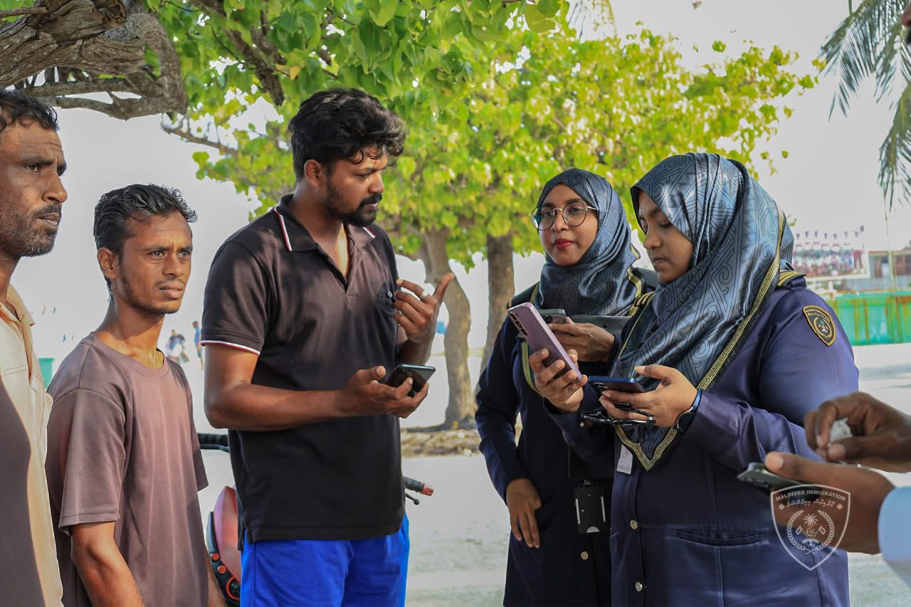 އިމިގްރޭޝަނުގެ މަސައްކަތަށް ހުއްޓުމެއް ނެތް، ގަވާއިދާ ޚިލާފަށް އުޅޭ 40 އަށް ވުރެ ގިނަ ބިދޭސީން އަތުލައިގެންފި