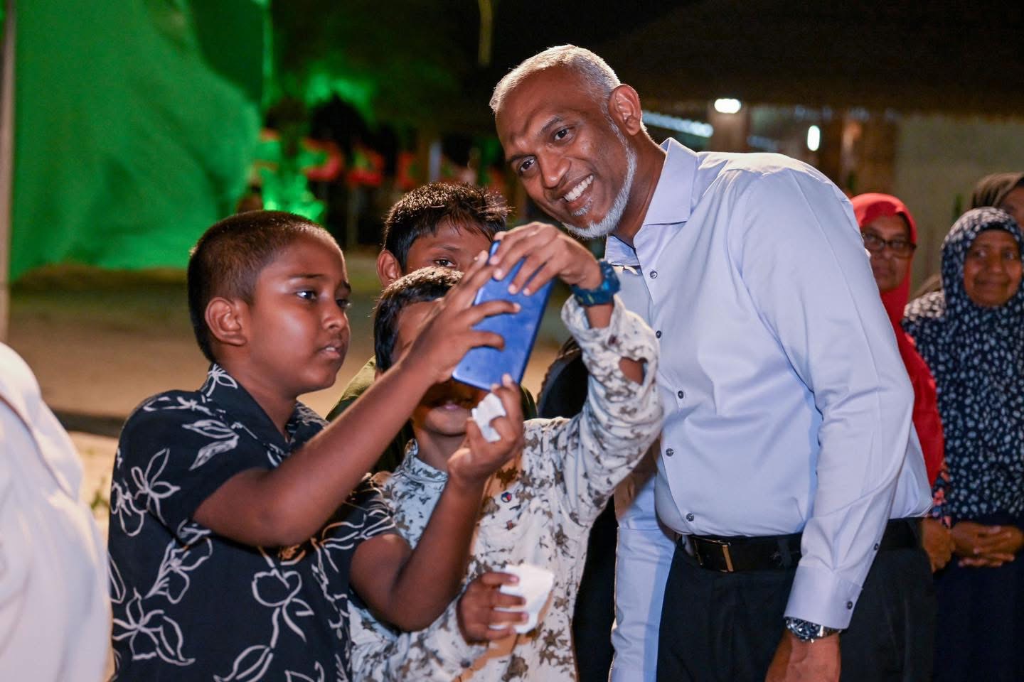 ހޯރަފުށިން ރައީސް ޑރ. މުޢިއްޒުއަށް ހޫނު މަރުޙަބާއެއް