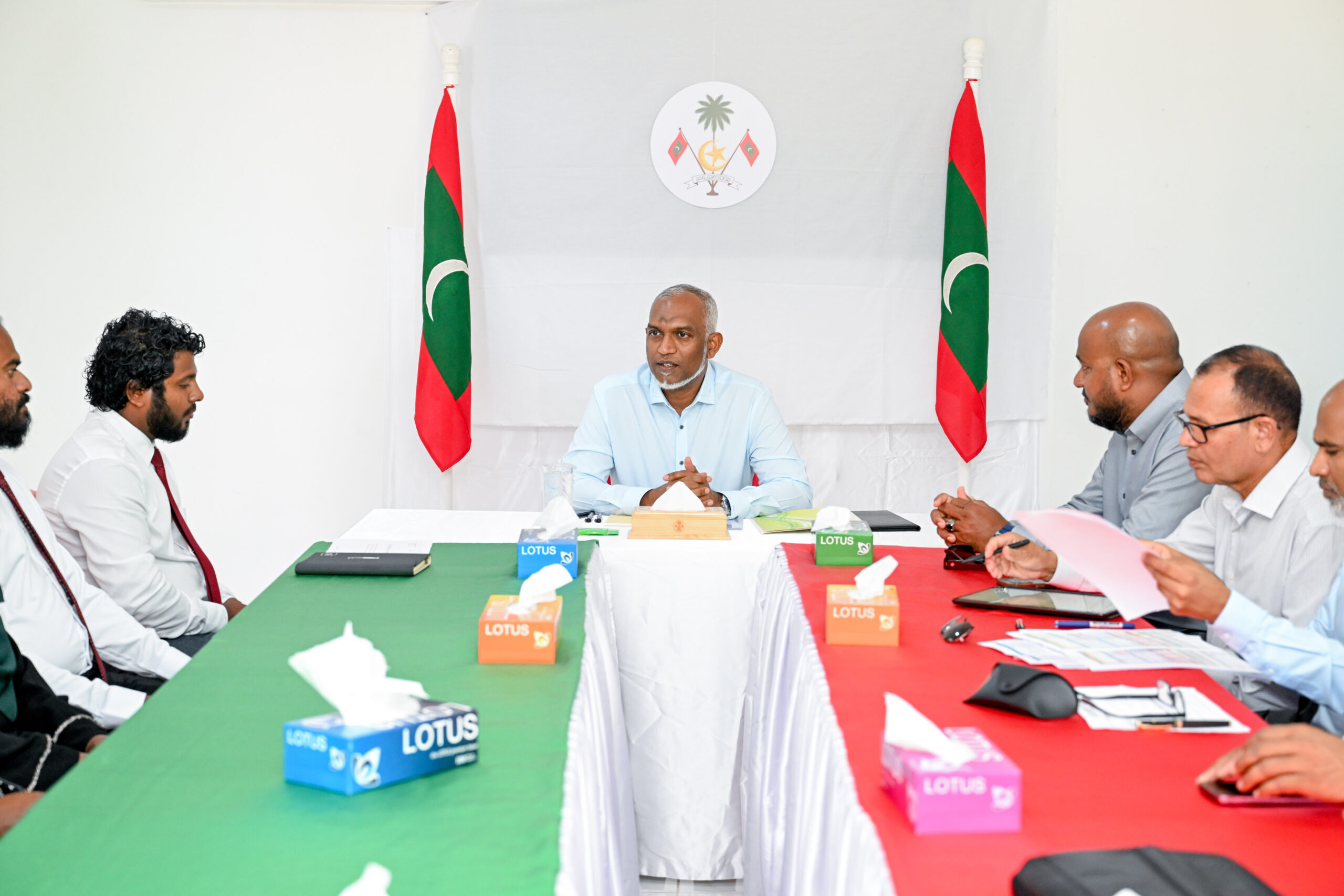 ރައީސް، ތަކަންދޫ ކައުންސިލާއި ޑަބްލިއުޑީސީ އަދި މުއައްސަސާތަކުގެ އިސްވެރިންނާ ބައްދަލު ކުރައްވައިފި