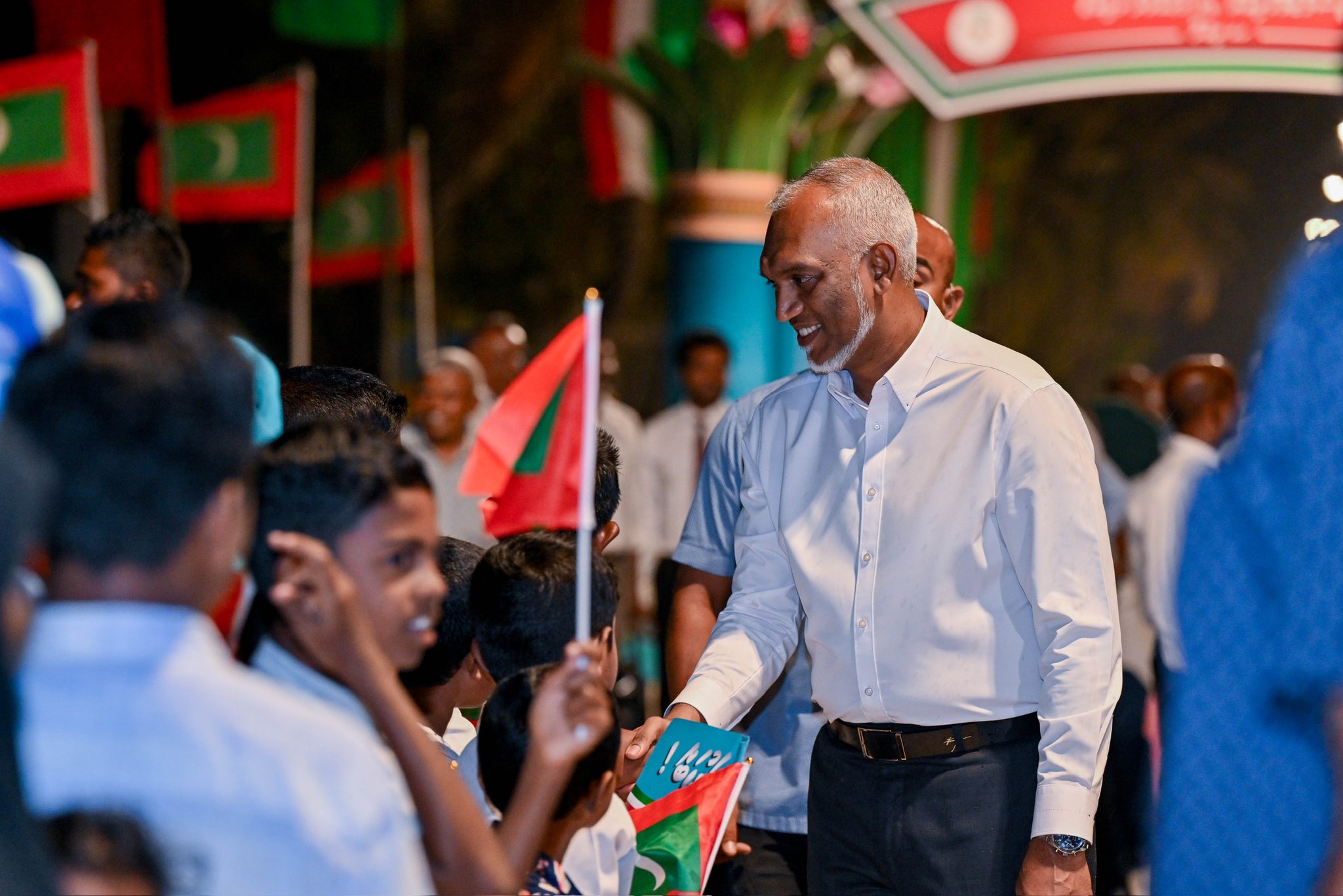 ރައީސް ޑރ މުއިއްޒުގެ ހއ ދަތުރުފުޅުގެ 4 ވަނަ މަންޒިލް ދިއްދޫއިން އެމަނިކުފާނަށް އުފާވެރި ހޫނު މަރުޙަބާއެއް!