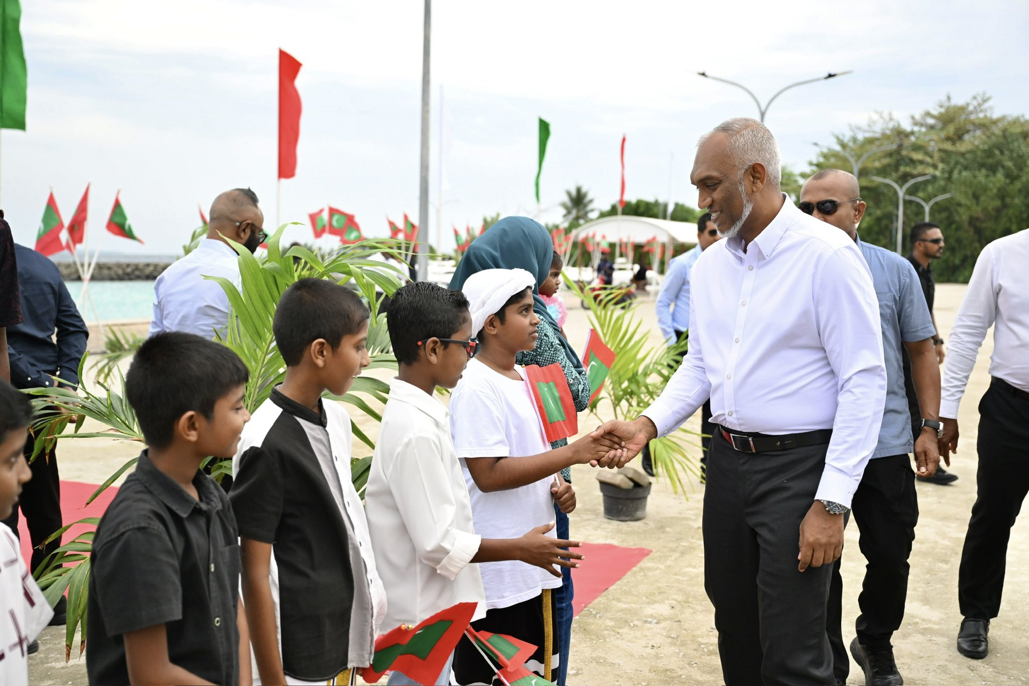 ރައީސް ޑރ މުއިއްޒު، ހއ. އުތީމަށް ވަޑައިގެންފި