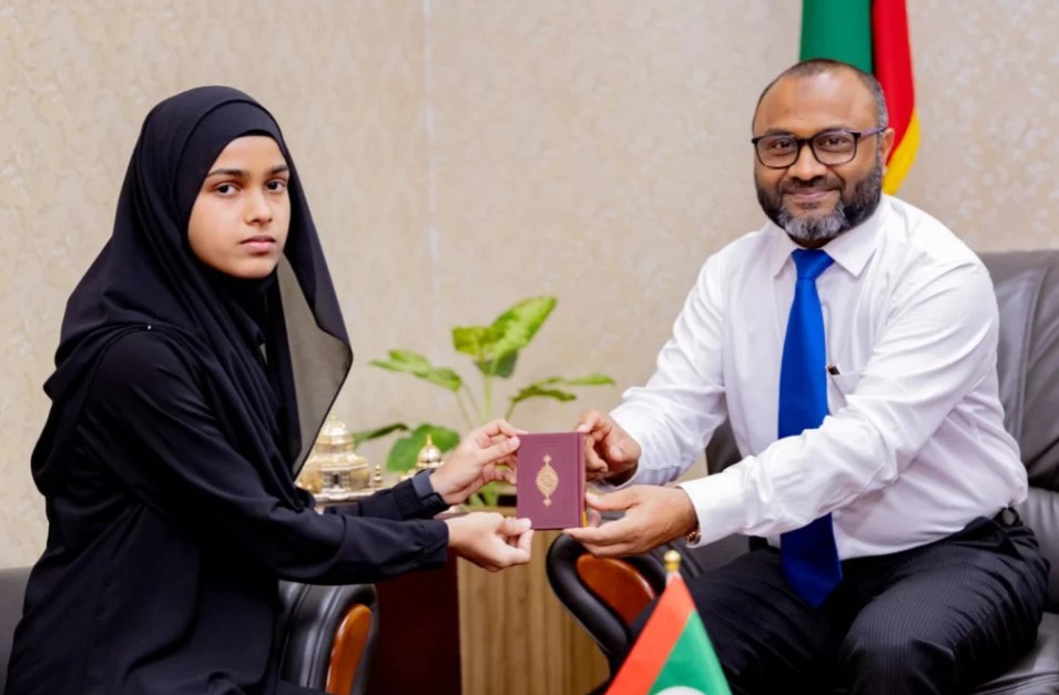 ވަޒީރު ޑރ ޝަހީމު، އެއްވަނަ ދަރަޖައިގެ ހާފިޡާއަކަށްވި އަލްޙާފިޡާ ޢިލްމާ އާ ބައްދަލު ކުރައްވައިފި