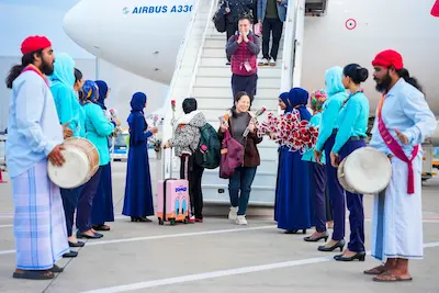 ޗައިނާ-ރާއްޖެ މޯލްޑިވިއަންގެ ދަތުރުތަކަށް އިންތިހާއަށް ބޮޑު ތަރުހީބެއް؛ ފުރަތަމަ ދަތުރުގައިވެސް ސަތޭކައެތައް ފަތުރުވެރިން!