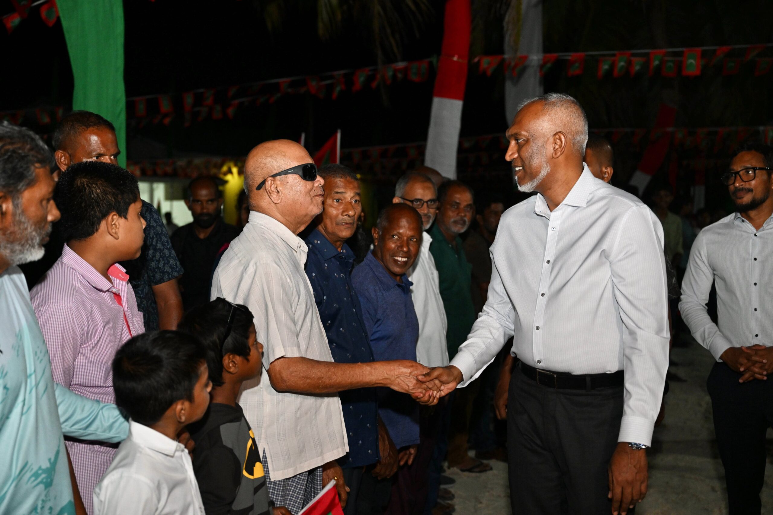 ރައްޔިތުން އެދޭގޮތަކަށް ހުރިހާ ކަމެއްވެސް ކޮށްދިނުމުގައި މިސަރުކާރުން ބާރު ދުވެލީގައި ކުރިއަށްދާނެ: ރައީސް