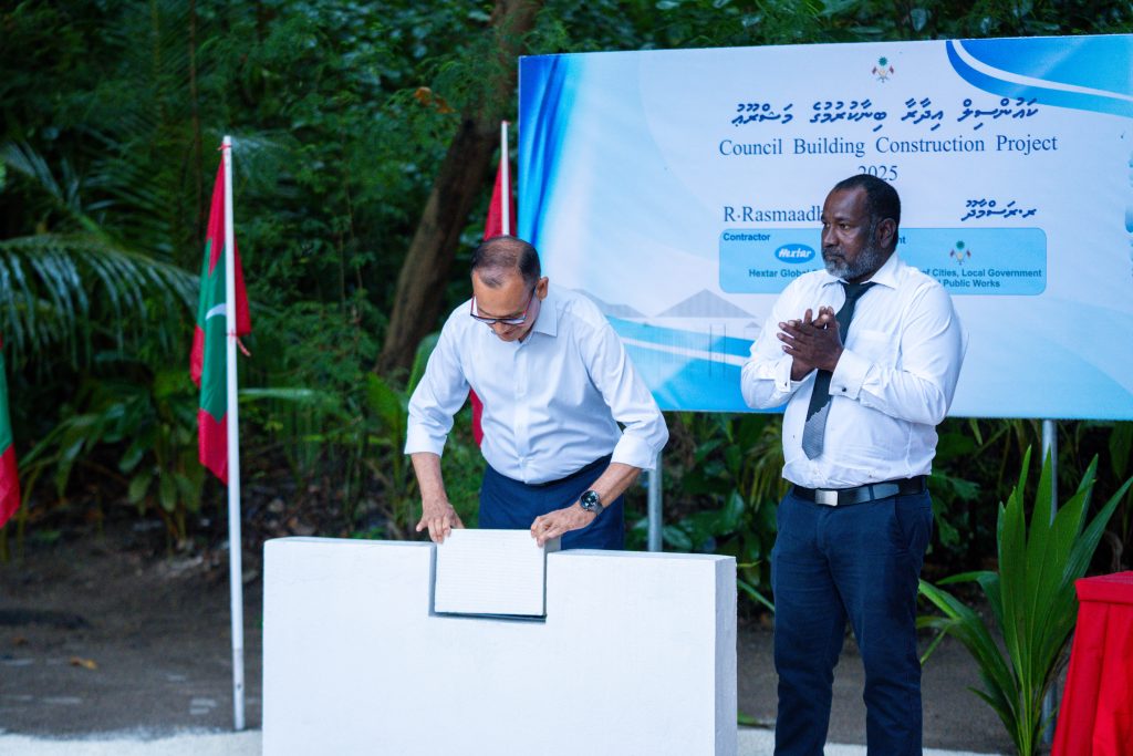 ކައުންސިލް އިމާރާތްތައް އައު ކުރުމުގެ މަޝްރޫޢު: ރަސްމާދޫ ކައުންސިލު އިމާރާތުގެ ބިންގާ އަޅައިފި