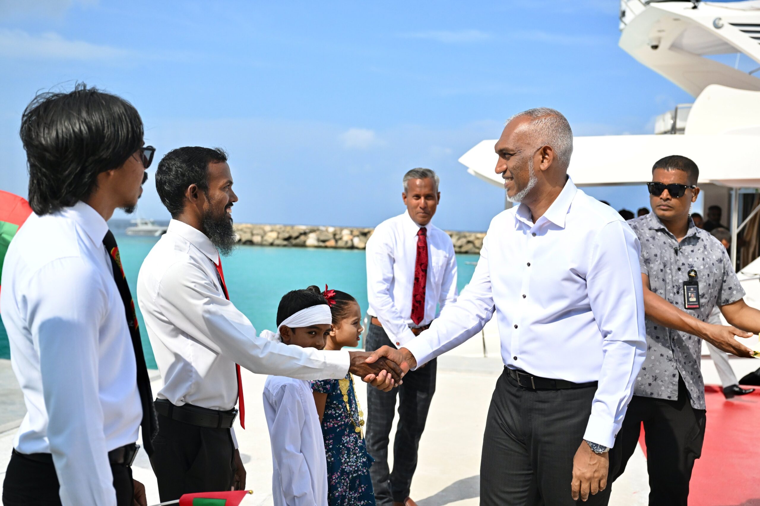 ސިއްހީ ހިދުމަތް ފުޅާކޮށް ފެންވަރު ރަނގަޅުކުރުމަށް ދުނިޔޭގެ އެންމެ ފެންވަރު ރަނގަޅު ބްރޭންޑުުތަކުގެ މެޝިނަރީތައް ގެންނަނީ
