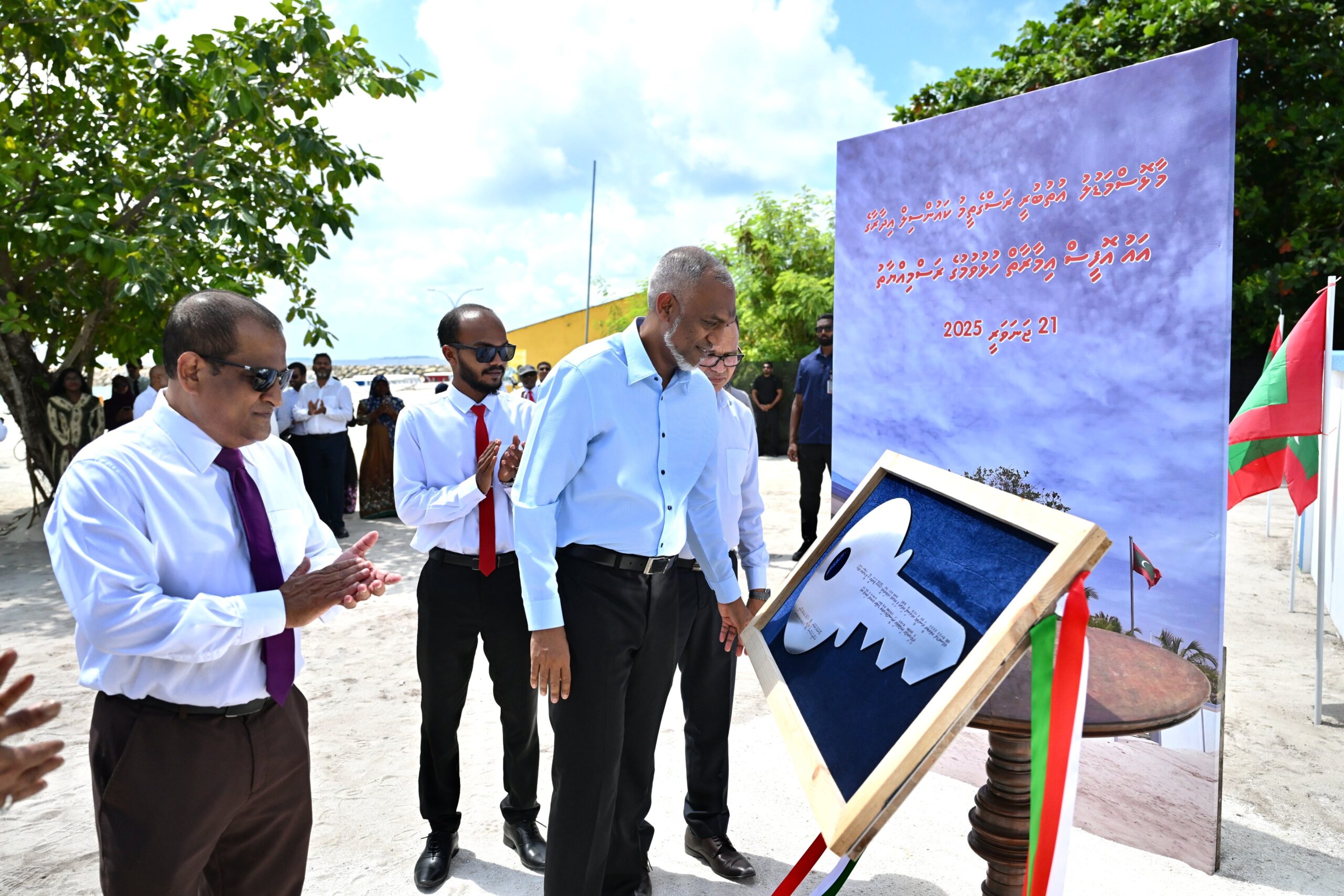 ރަސްގެތީމު ކައުންސިލްގެ އައު އޮފީސް އިމާރާތް، ރައީސް ޑރ މުއިއްޒު ހުޅުއްވައިދެއްވައިފި