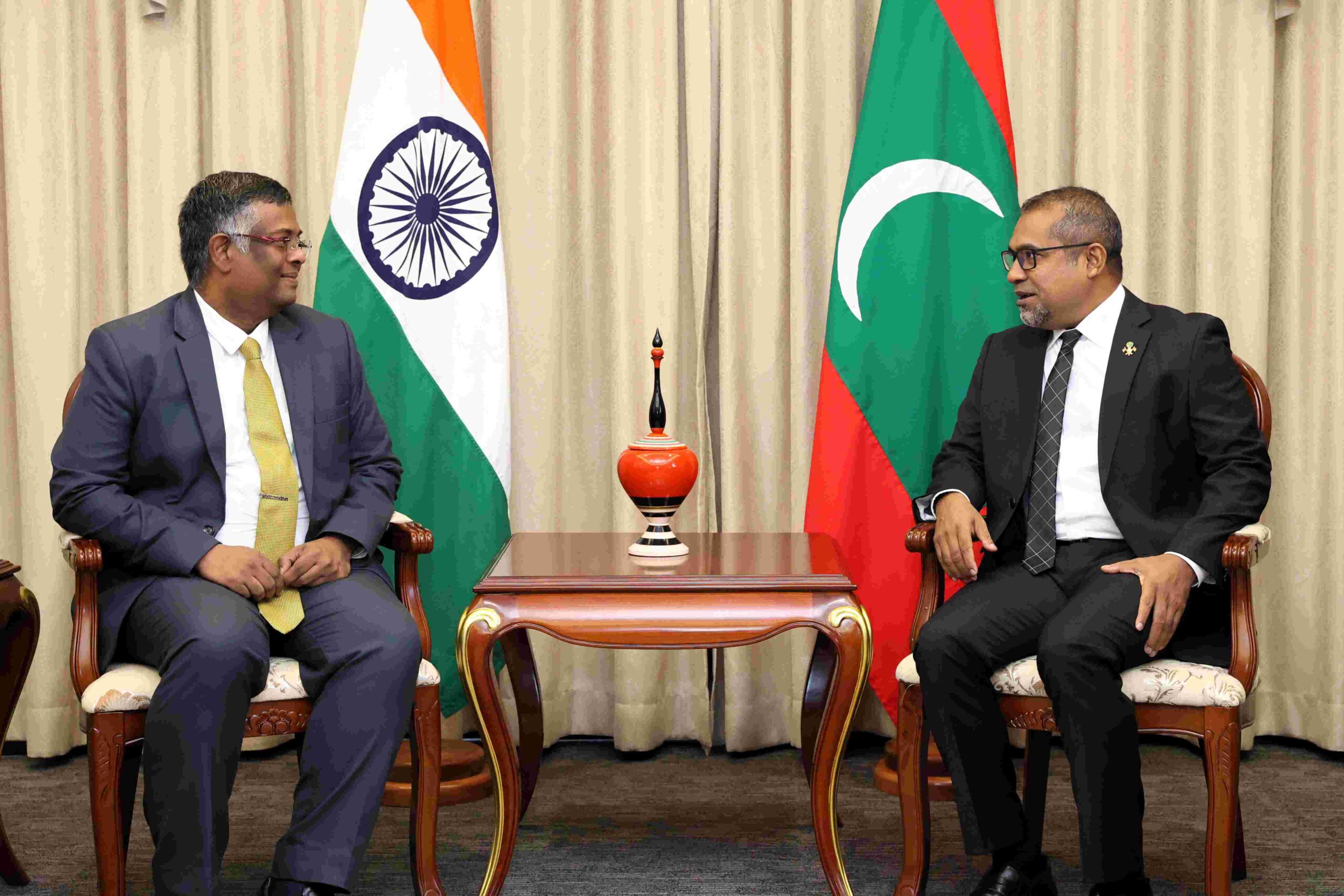 ފޮރިން މިނިސްޓަރ އިންޑިއާގެ އައު ސަފީރާ ބައްދަލުކުރައްވައިފި