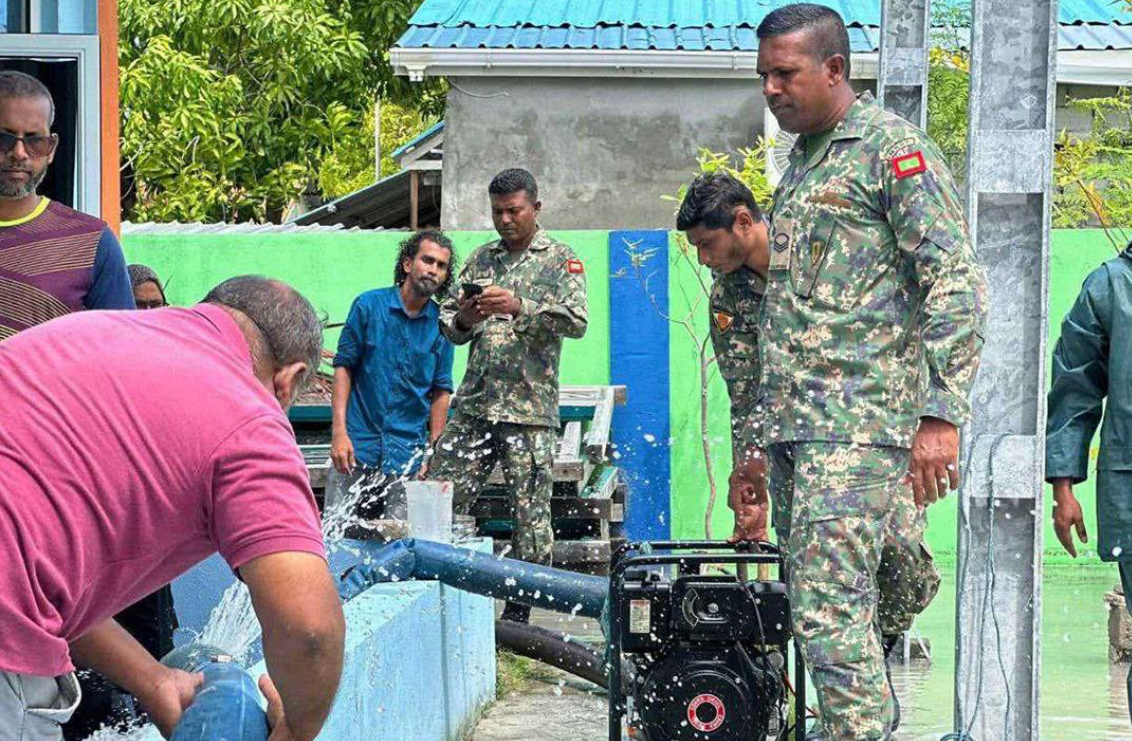 ދާންދޫގައި ފެންބޮޑުވުމާ ގުޅިގެން އެމްއެންޑީއެފުން އެހީތެރިވެއްޖެ