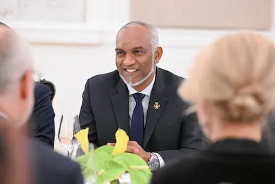 ދިވެހިރާއްޖޭގެ މިނިވަންކަމާއި ސިޔާދަތު ކަށަވަރުވާނަމަ ދިވެހިންނަށް ކުރިއެރުން ލިބޭ ކޮންމެ މަގަކުން ކުރިއަށް ދާނަން: ރައީސް