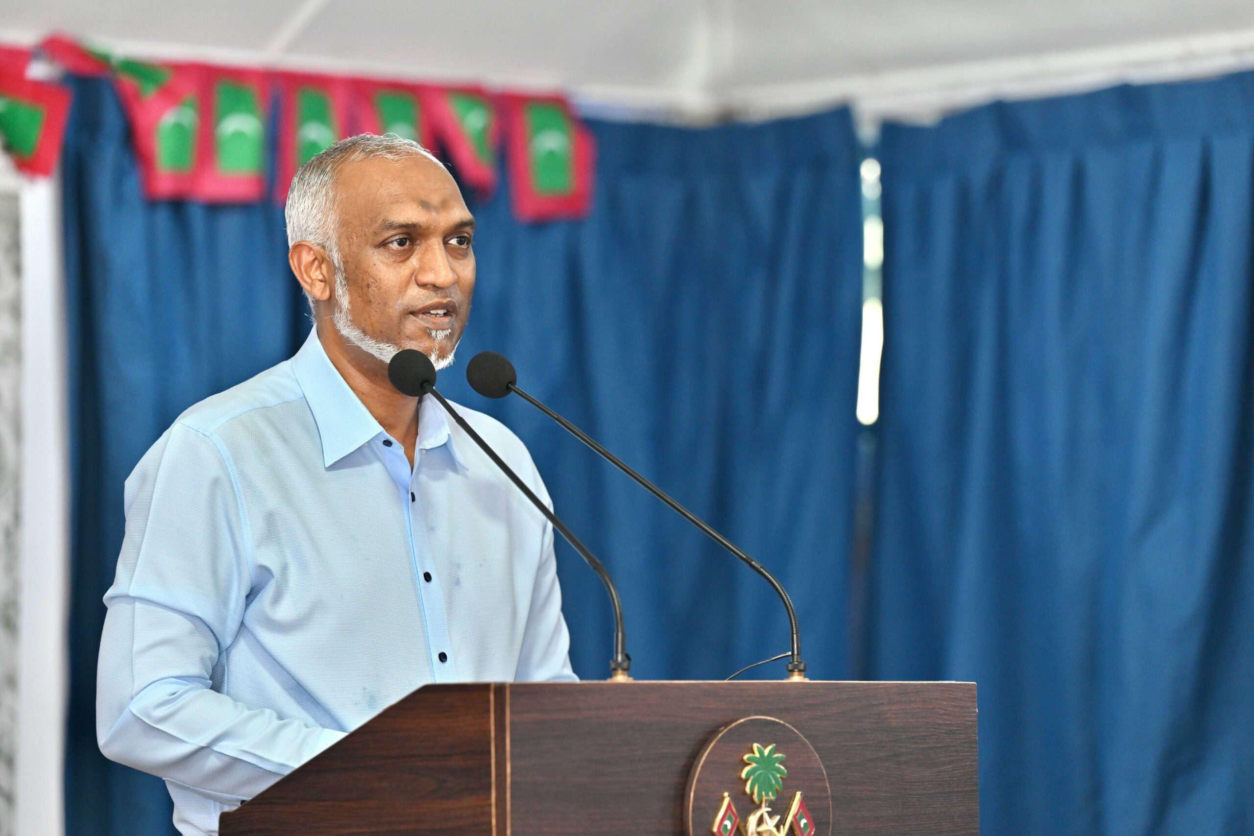 އަހަރެއް ތެރޭގައި ޑޮލަރުގެ ކަޅު ބާޒާރު ނައްތާލައި، ކާޑު ލިމިޓް އިތުރުކުރެވޭނެ: ރައީސް