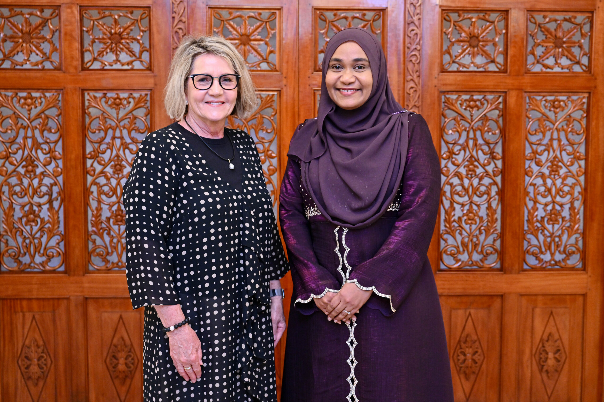 ވެސްޓަރން އޮސްޓްރޭލިއާގެ ގަވަރުނަރުގެ އަނބިކަނބަލުން، މެޑަމް ސާޖިދާގެ އަރިހަށް އިހުތިރާމުގެ ޒިޔާރަތެއް ކުރައްވައިފި