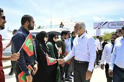 ހުވަދު އަތޮޅަށް ފެއްޓެވި ދަތުރުފުޅުގެ ދެވަނަ މަންޒިލު ނަޑެއްލާއިންވެސް ރައީސް ޑރ މުއިއްޒަށް ހޫނު މަރުޙަބާއެއް!