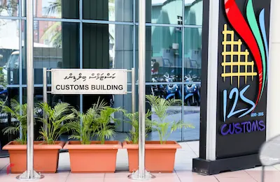 ކަސްޓަމްސް އޮފިސަރުންތަކަކަށް ތުހުމަތު ކުރެވޭ ރިޝްވަތުގެ މައްސަލައެއް ތަހުގީގު ކުރަނީ