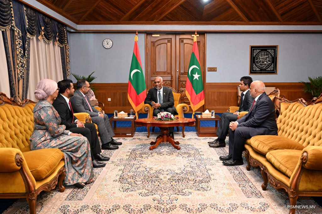 ފިނޭންސަށް؛ މާލީކަންކަމާއި ތަރައްޤީގެ ރޭވުންތެރިކަމާ ބެހޭ ވުޒާރާ، ހައުސިންއަށް؛ އިމާރާތްކުރުމާއި ގެދޮރުވެރިކަމާއި ބިނާރާބެހޭ ވުޒާރާ!