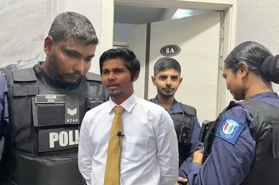 އާރްޑީސީ ހިޔާނާތް: މޫކޭ އެޕާޓްމަންޓުން 24 ނޮކިޔާ ފޯނާއި، ސިމްކާޑެއްގެ އިތުރުން ސްކްރީން ތެޅިފައި އޮތް ފޯނެއް ފުލުހުންގެ ބެލުމުގެ ދަށަށް!