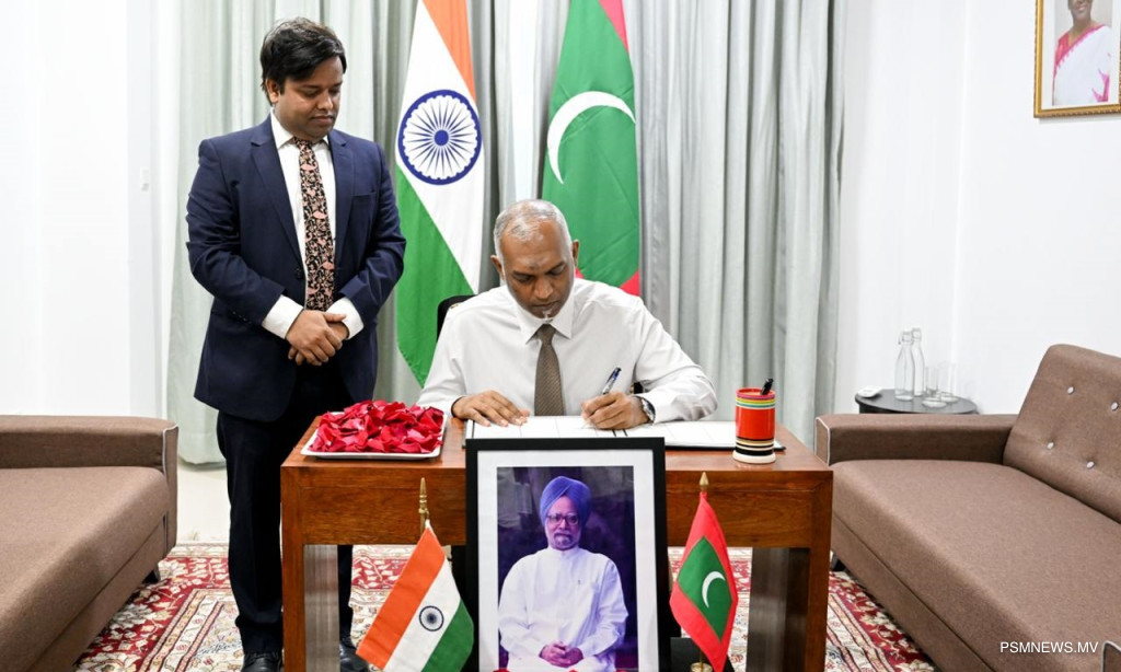 އިންޑިއާގެ ކުރީގެ ބޮޑުވަޒީރު ޑރ.މަންމޯހަން ސިންގްގެ ތައުޒިޔާގެ ދަފްތަރުގައި ރައީސް ސޮއި ކުރައްވައިފި