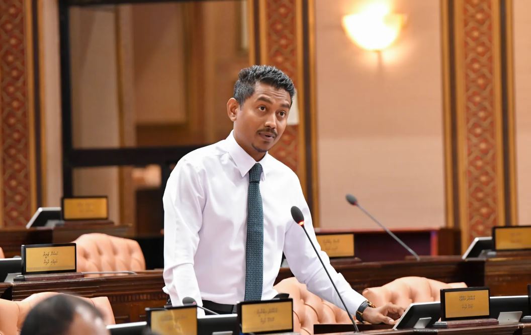 ދިވެހިރާއްޖެ ބަނގުރޫޓުވުމުން ސަލާމަތްކުރީ ޑރ. މުހައްމަދު މުއިއްޒު: މެމްބަރު މަމްދޫހު
