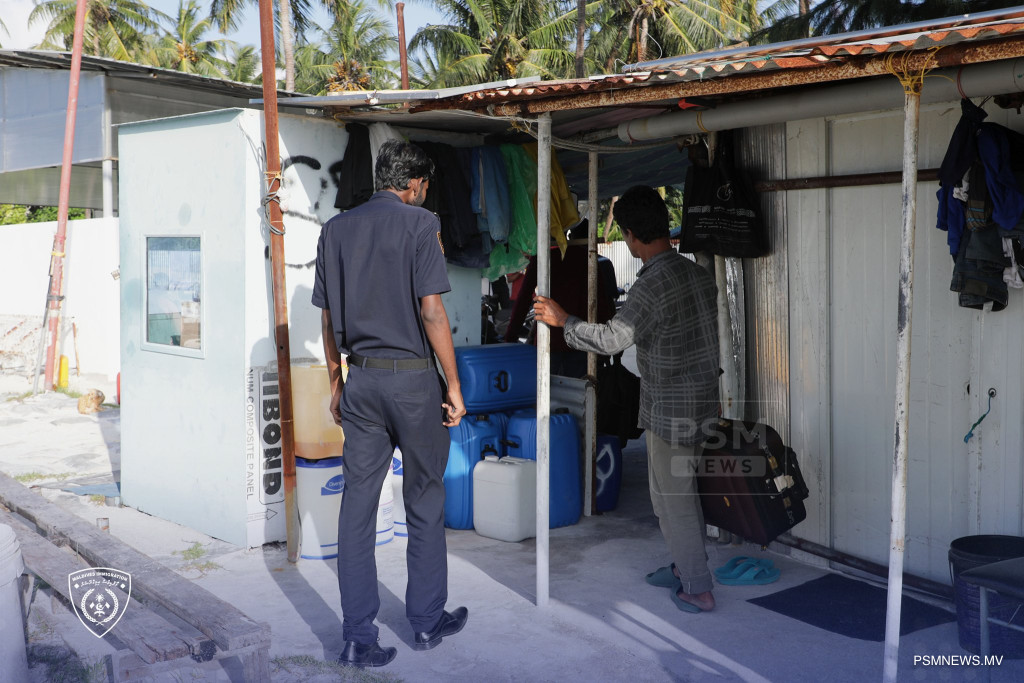 ގަވާއިދާ ހިލާފަށް ވެހިކަލް ދޮވެސާފުކުރުމުގެ ވިޔަފާރީގައި އުޅުނު 8 ބިދޭސީއަކު އިމިގްރޭޝަންގެ ބެލުމުގެ ދަށަށް