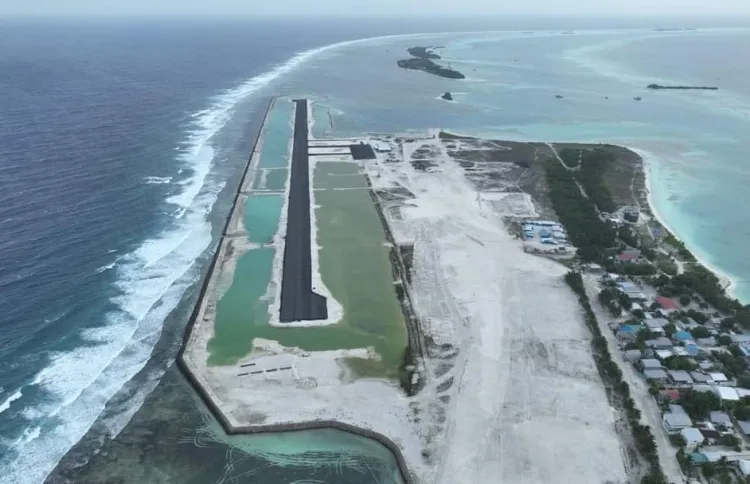 މުލަކަތޮޅުގެ ފުރަތަމަ އެއާޕޯޓުގެ މަސައްކަތް ނިންމައި މާރިޗު މަހުގެ 1 ވަނަ ދުވަހު ޓެސްޓު ފްލައިޓު ޖައްސަނީ