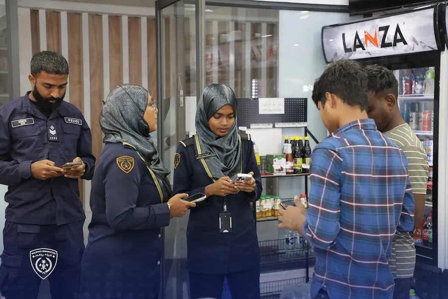 ހިޔާ ފުލެޓުގައި އިމިގްރޭޝަނުން ހިންގި ރެއިޑެއްގައި 3 ބިދޭސީއަކު ހިފަހައްޓައިފި