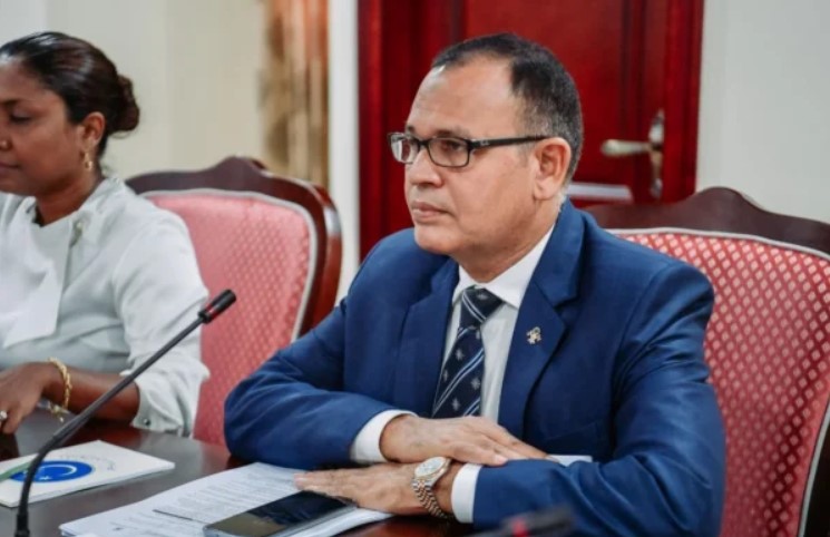 އެންމެ ހާލަތު ދަށްކޮށް ހުރި 55 ކައުންސިލު އިމާރާތް ކުރުން އޮތީ އެއްބަސްވުމުގެ މަރުހަލާގައި: އާދަމް ޝަރީފު