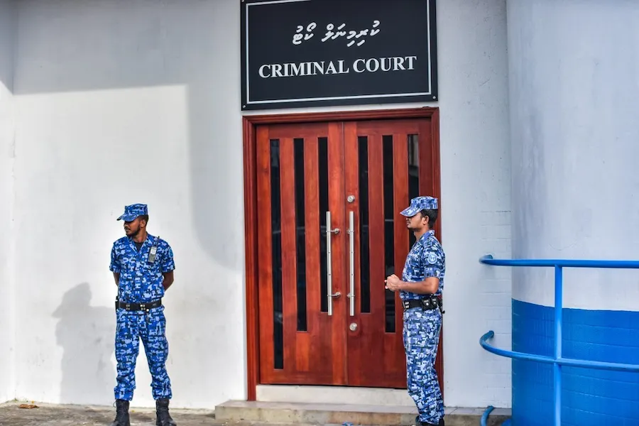 ނެސްކެފޭ ޕައުޑަރާއި އެކްސެލް ދަޅެއް ގަނެ ވަގު ސްލިޕެއް ފޮނުވި މީހަކަށް ޖަލު ހުކުމެއް